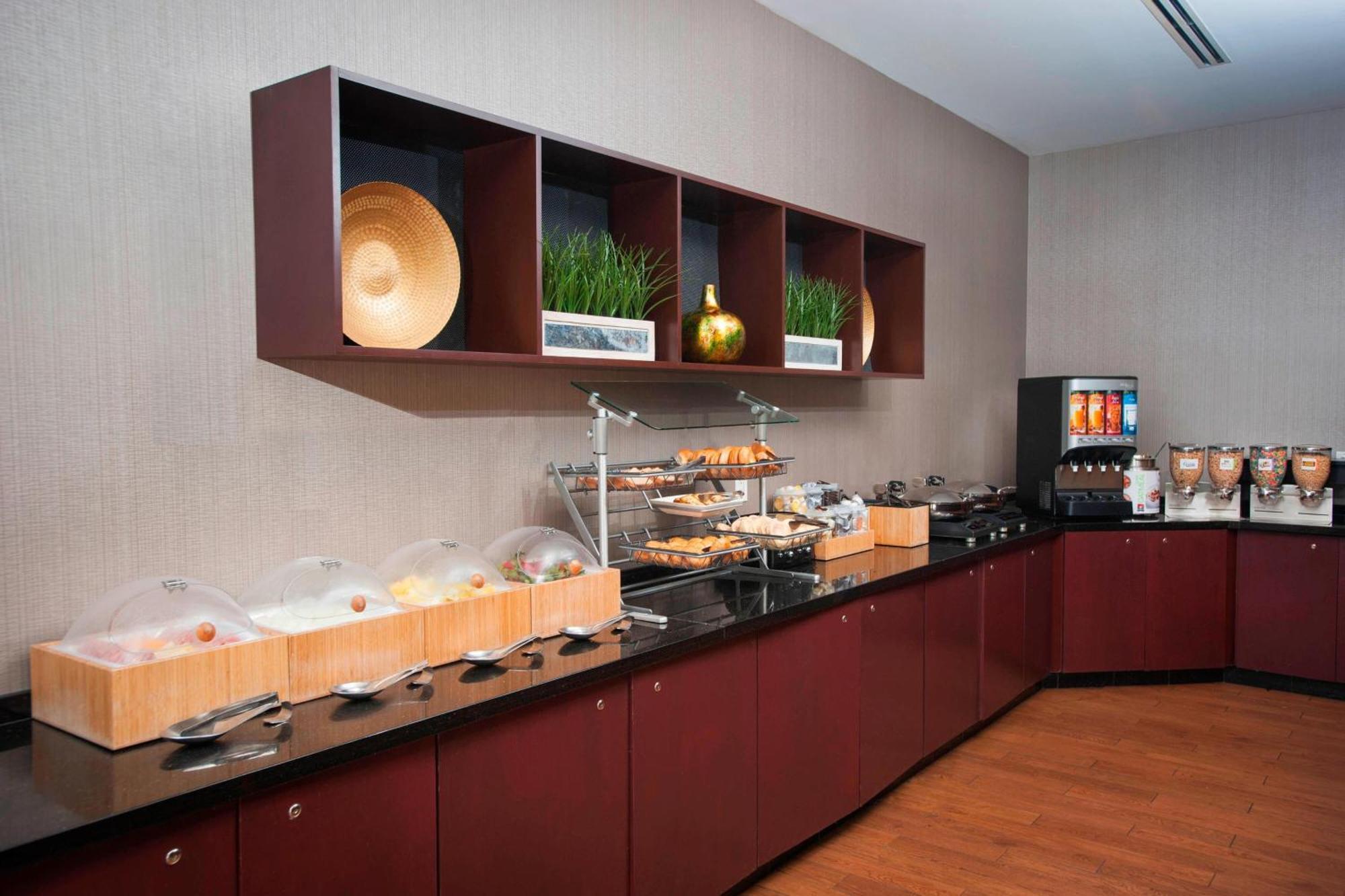Springhill Suites Birmingham Colonnade Extérieur photo